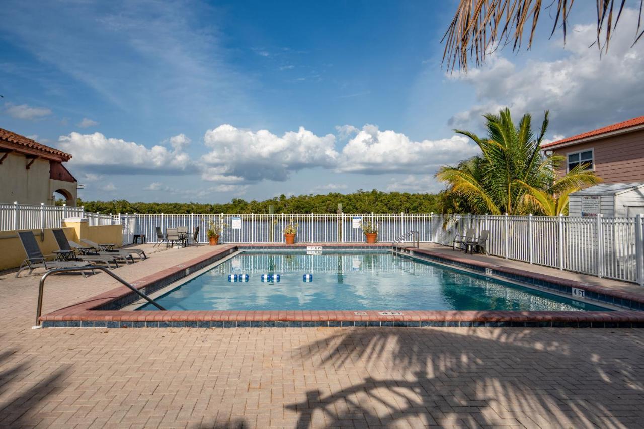 Captain'S Table Hotel By Everglades Adventures Buitenkant foto