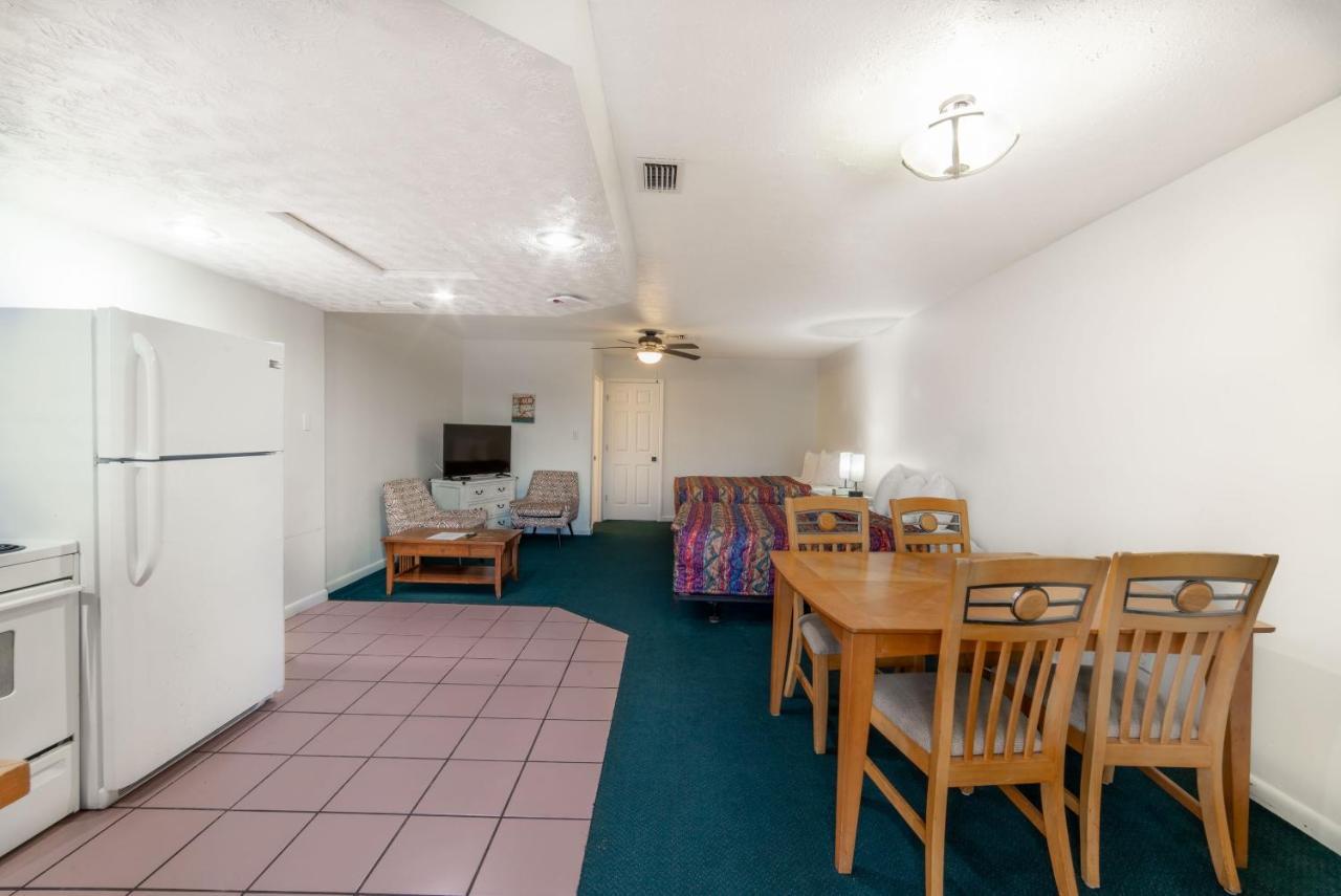 Captain'S Table Hotel By Everglades Adventures Buitenkant foto