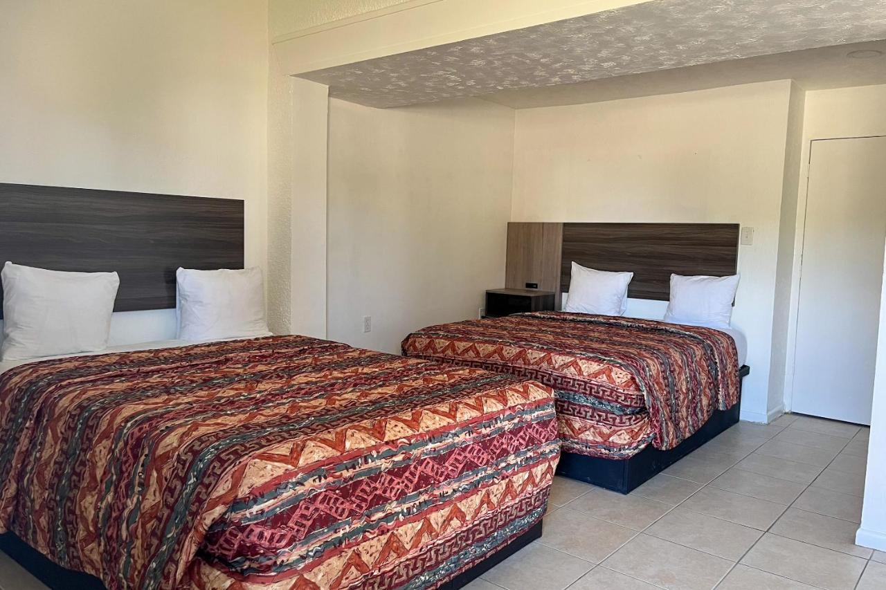 Captain'S Table Hotel By Everglades Adventures Buitenkant foto